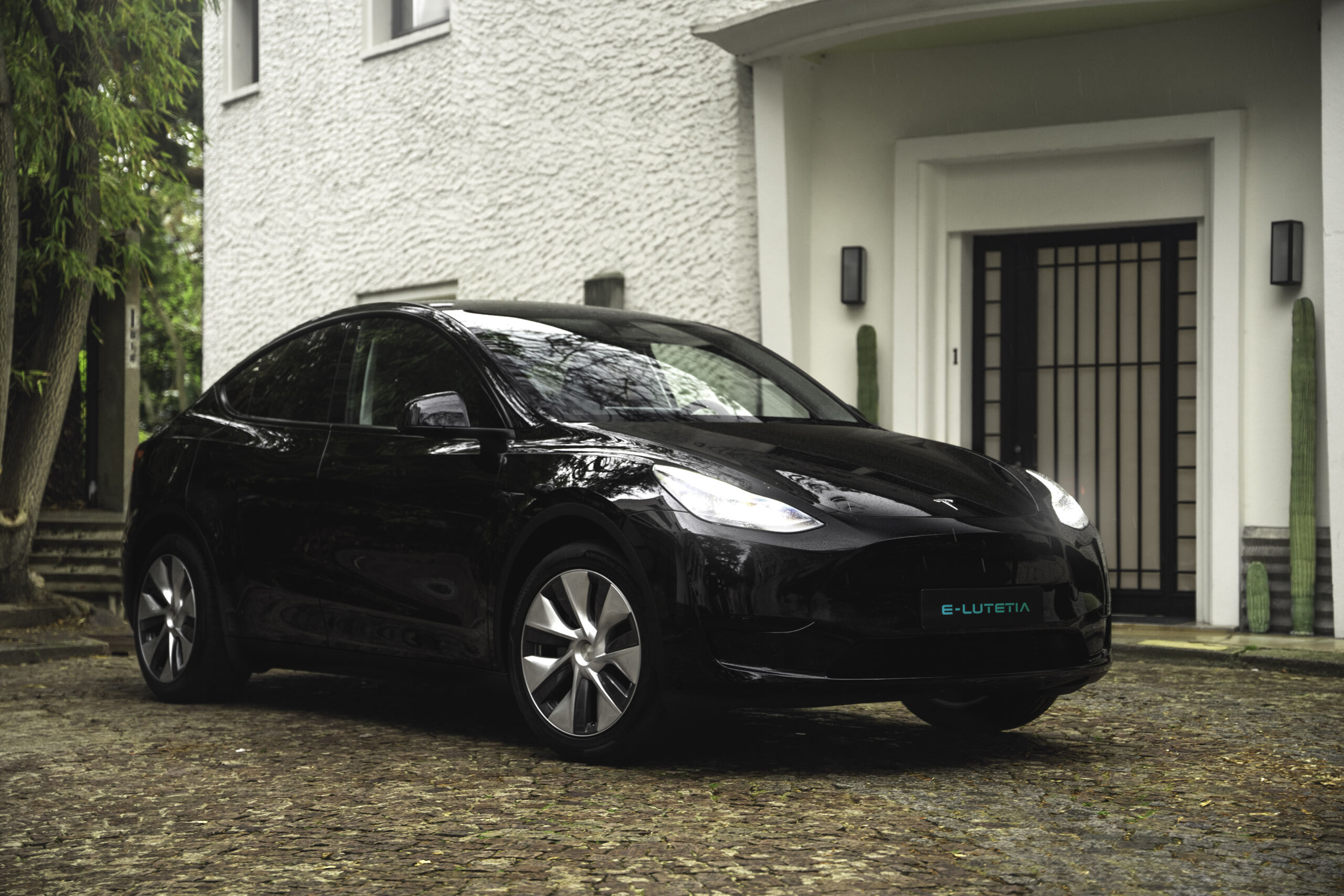Tesla Model Y Long range pour VTC : berline et très grande autonomie Tesla Model Y Long range : voiture électrique pour VTC en région parisienne