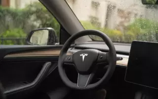 tesla-vtc-interieur-pluie-paris