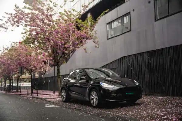 tesla-model-y-vehicule-electrique-e-lutetia-exterieur